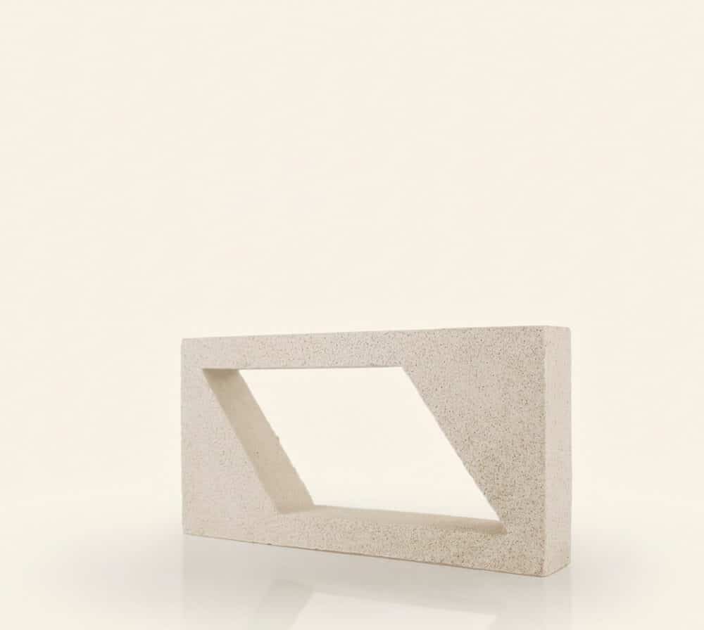 Bloque de celosía blanca con diseño de rombo. Ideal para celosia terraza con estilo moderno.