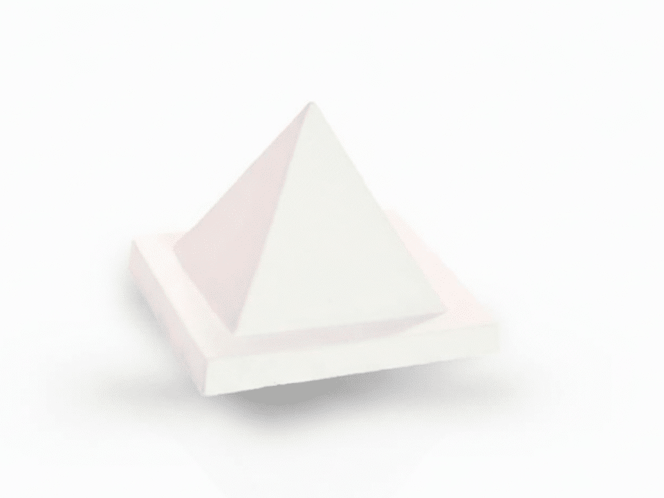 Remate clásico Pirámide 26x26x21 cm