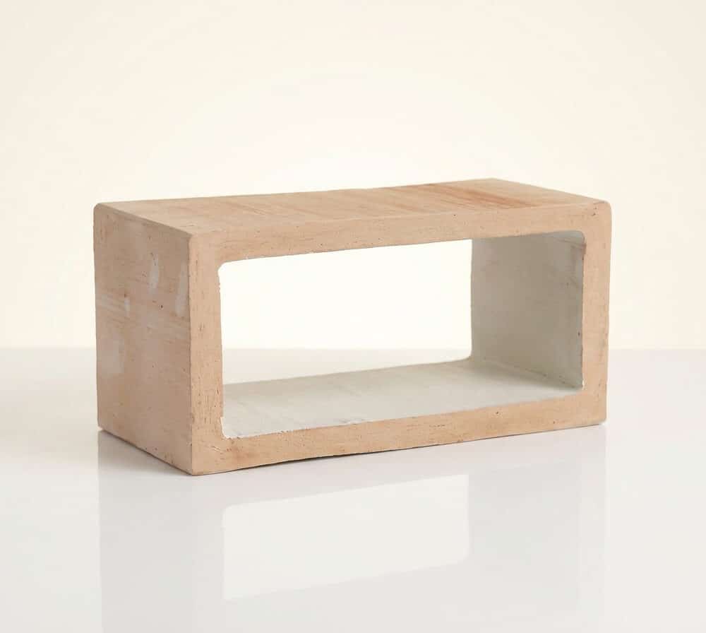 Bloque de celosia ceramica rectangular para terraza con exterior terracota e interior blanco.