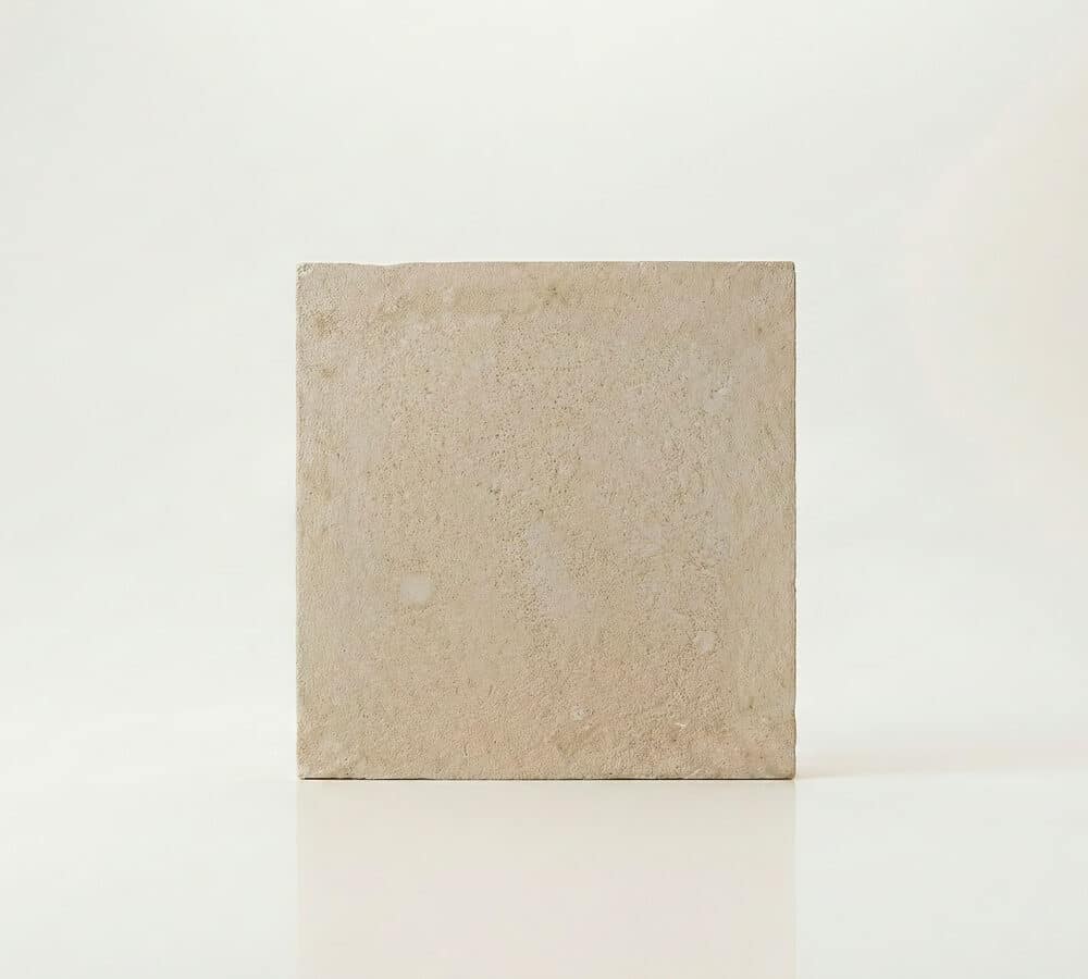 Bloque rectangular de hormigon con textura para celosia terraza.