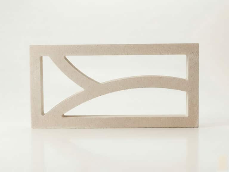 Celosía de hormigón rectangular modelo rama con diseño orgánico para terraza.