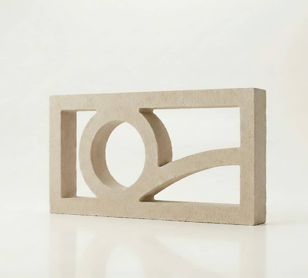 Celosía de hormigón blanca modelo Órbita con diseño geométrico