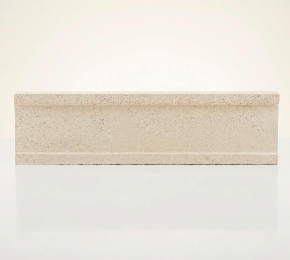 Pasamanos de hormigón RLB rectangular de color claro