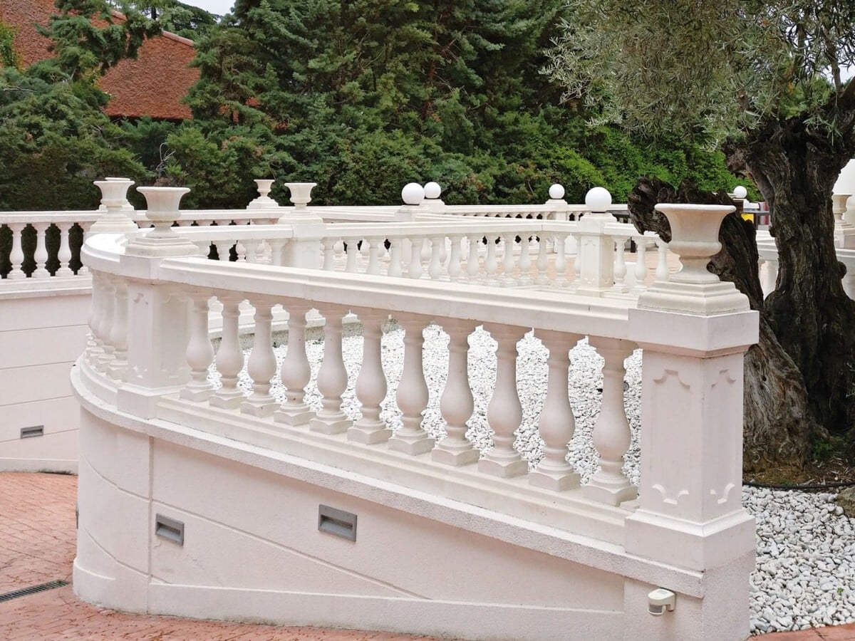 Celosías para balcones vs. balaustradas: ¿cuál elegir para tu hogar?